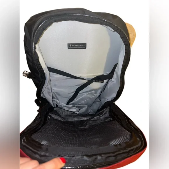 NWT VICTORINOX Swiss Army Conversion Pack Backpack with detachable pack - Picture 6 of 16